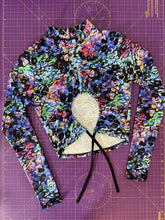 Load image into Gallery viewer, Elixir Long Sleeve Crop Top